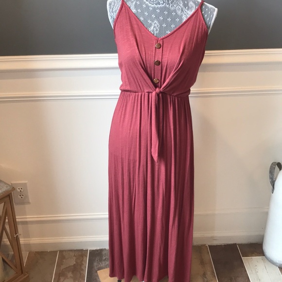 Pinc Dresses & Skirts - Sleeveless maxi Dress